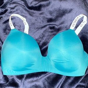 Victoria’s Secret lightly lined/wireless bra